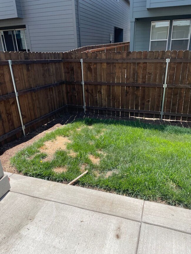 Building Photo - GORGEOUS 3 BED/2 BATH OPEN CONCEPT HOME IN...