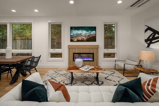 Building Photo - 2bd/3ba Kirkland Home