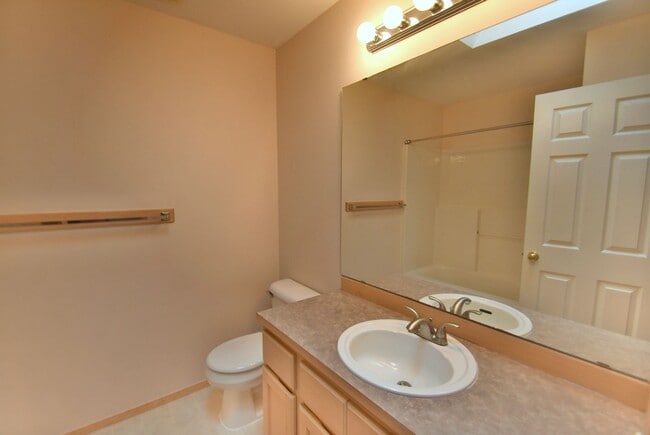 Building Photo - 4Bd/2.5Ba Everett House