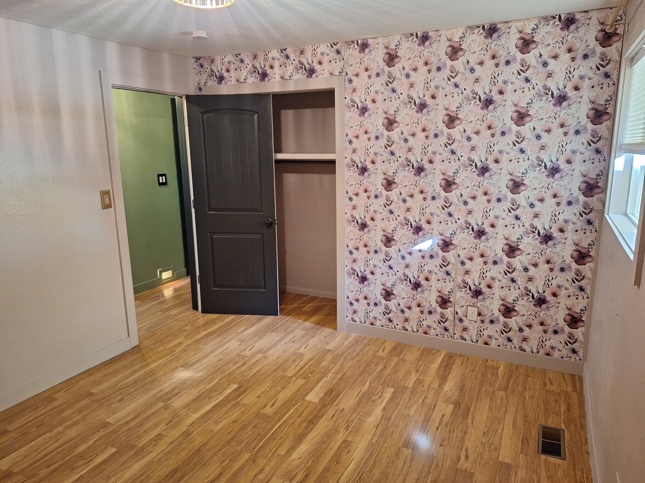 Building Photo - 2437 N Curtis Rd