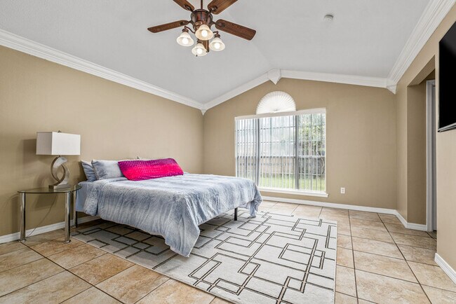 Building Photo - 4/2 Cantonment Property in Kings Road Neig...