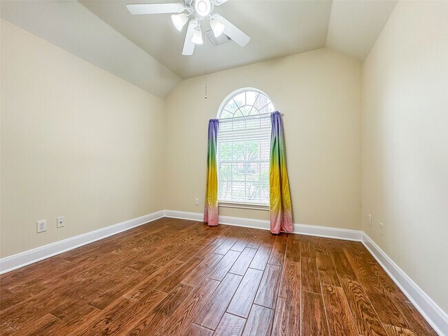 Building Photo - 3015 Gilford Ln