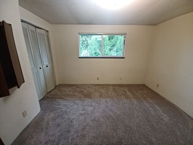 Building Photo - Gama08~1232 W 8th Ave.