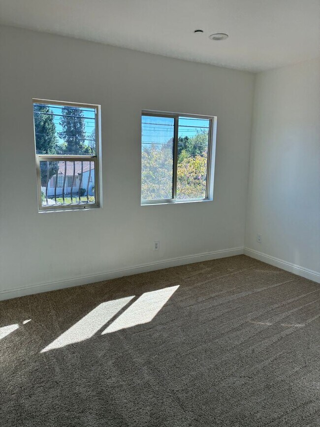 Building Photo - 9619Long