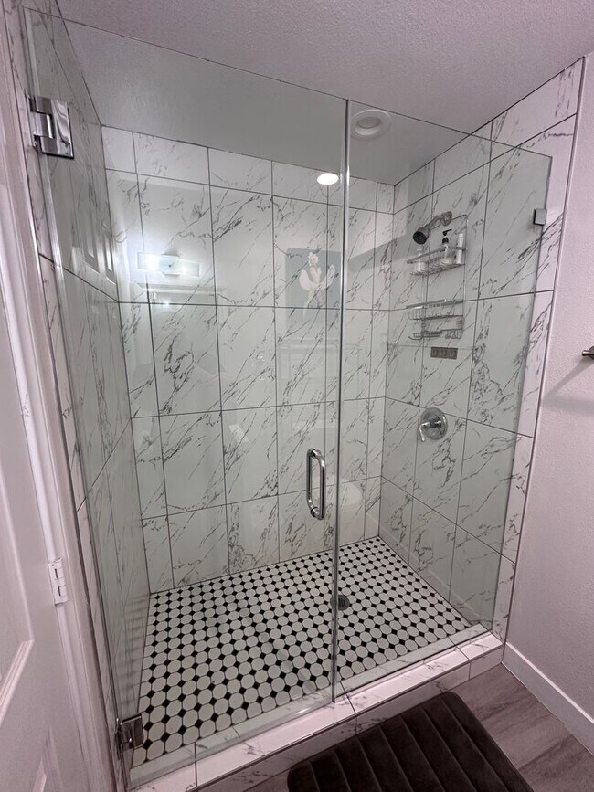 Building Photo - Studio Loft in the Arts District