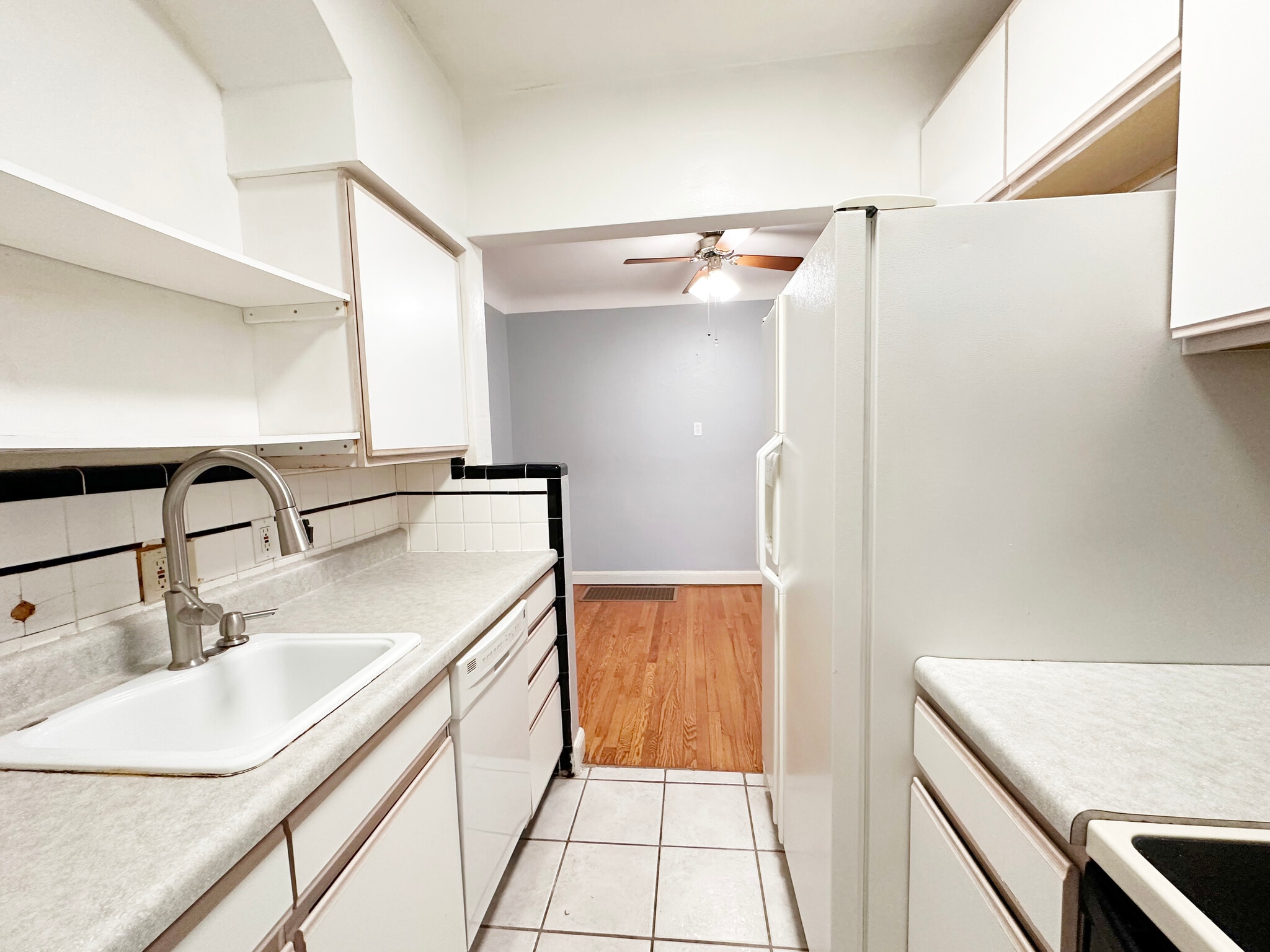 Building Photo - 5816 Mardel Ave