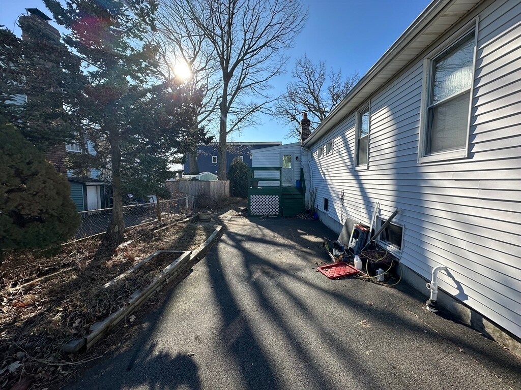 Building Photo - 32 Oak Island Rd