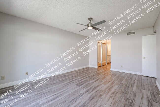 Building Photo - 10534 E Mercer Ln