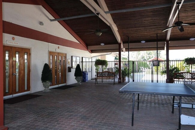 Building Photo - 2855 Garden Dr S