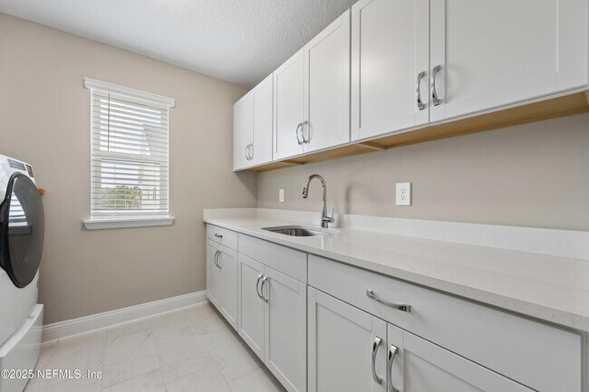 Building Photo - 205 Seaside Vis Ct
