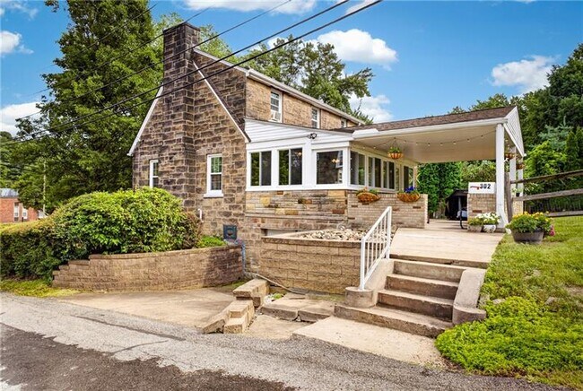 Building Photo - 302 Lindsay Rd