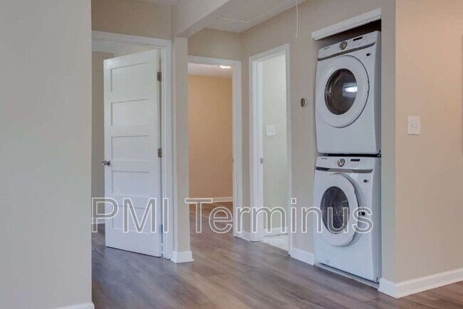 Building Photo - 3442 Longleaf Dr