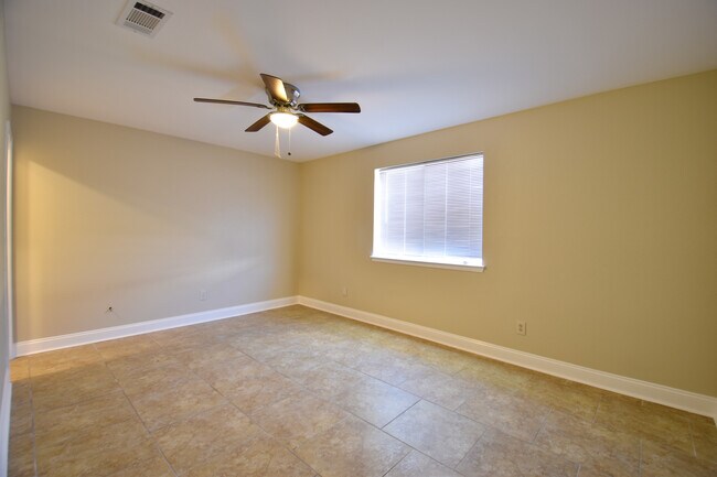 Building Photo - 1849 Cinclair Loop