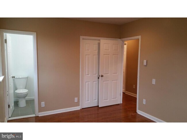 Building Photo - 9960 Woodfern Rd