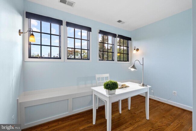 Building Photo - 200 Summers Dr