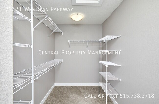 Building Photo - 710 SE Westown Pkwy
