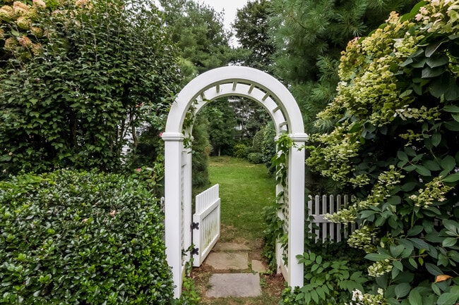 Building Photo - 15 Willard Ave