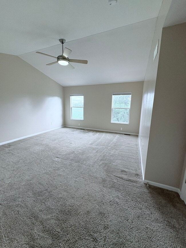 Building Photo - Spacious 4 Bed, 2 Bath Home in Columbus