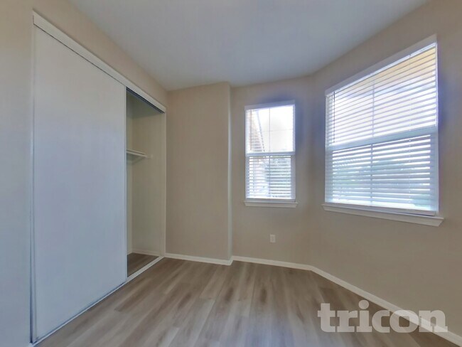 Building Photo - 733 Pino Ave