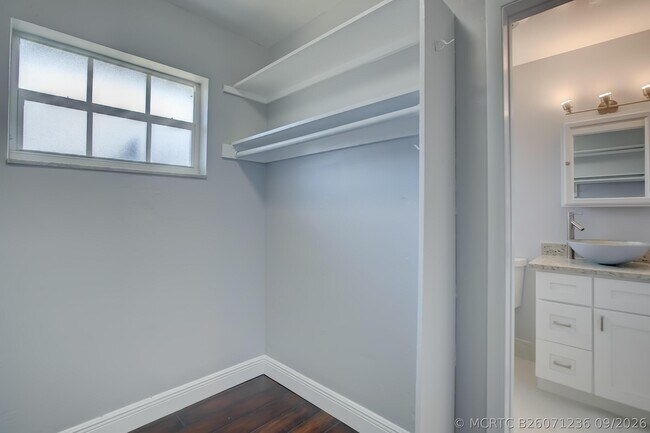 Building Photo - 600 SW 15th St