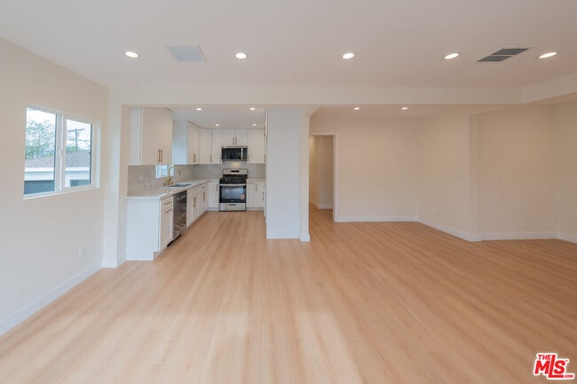 Building Photo - 7755 Day St