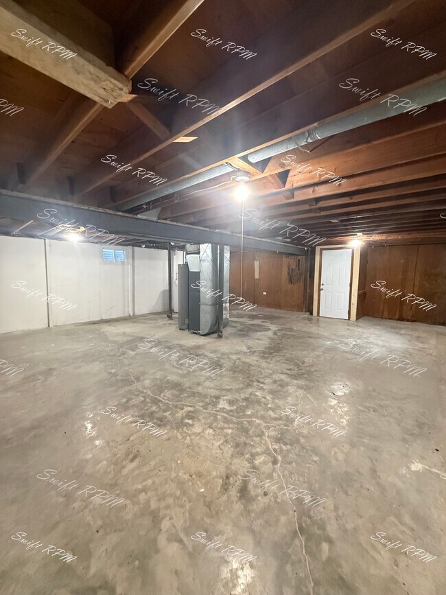 Building Photo - 1206 E Loula St