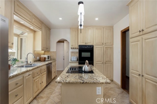 Building Photo - 26 La Verne Ave