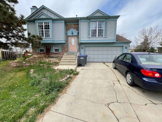 Primary Photo - Beautiful Split Level Home in Waneka Lake ...