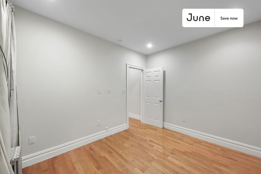 Building Photo - 736 Riverside Dr