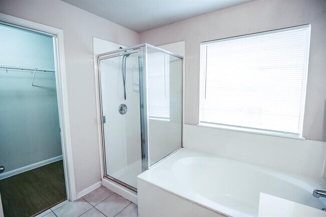 Building Photo - 111 Carriage Way