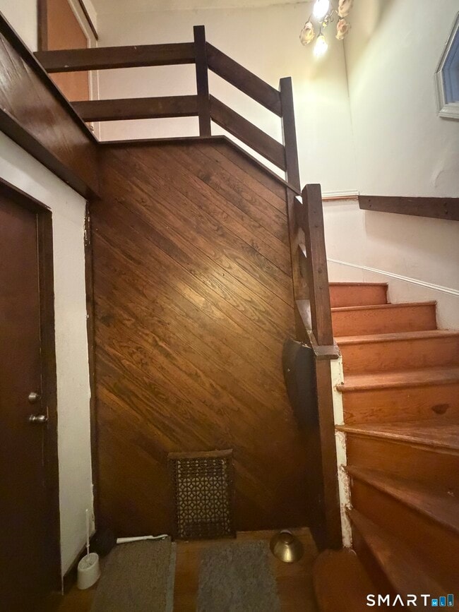 Building Photo - 448 Tudor St