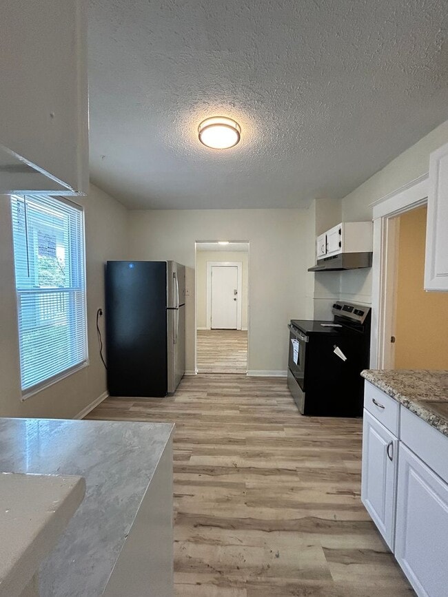 Building Photo - 5355 Helen Ave