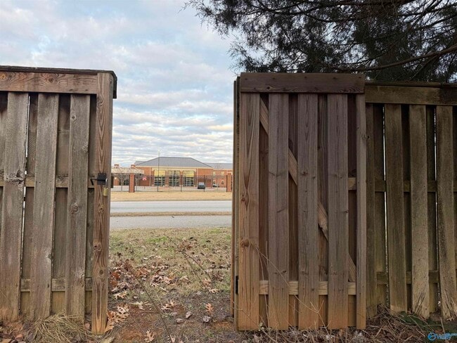 Building Photo - 129 Garden Brook Dr