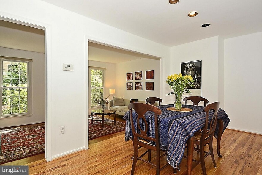 Building Photo - 1127 Fairview Ct