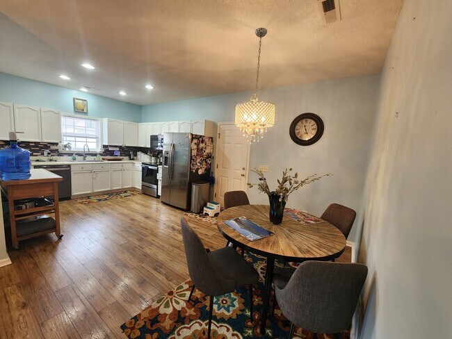 Building Photo - ~~~ LORDS CREEK ~~~