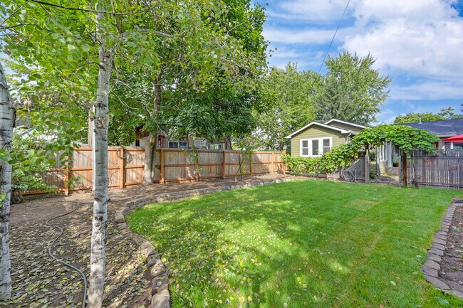 Building Photo - 841 N 5th St