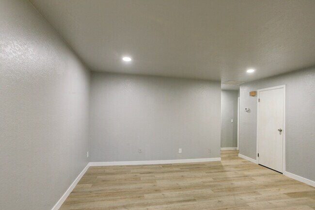 Building Photo - 1806 W 21st Ave