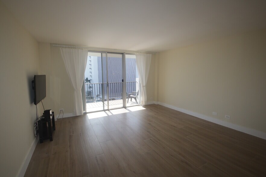 Building Photo - 1001 91st St