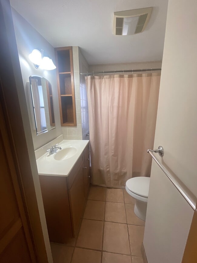 Building Photo - 2401 Brockman St