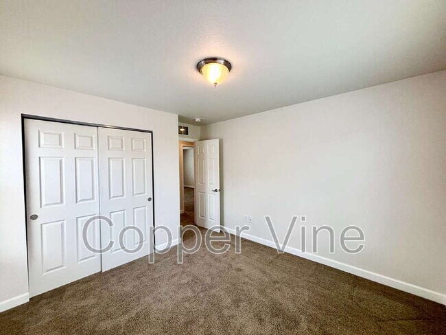 Building Photo - 3266 Yale Dr