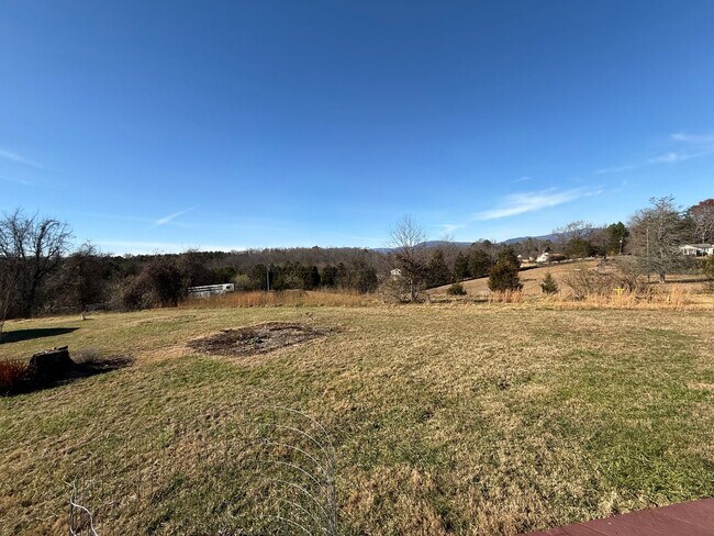 Building Photo - 5802 Roach Ridge