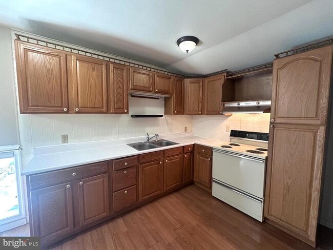 Building Photo - 1032 N 7th St