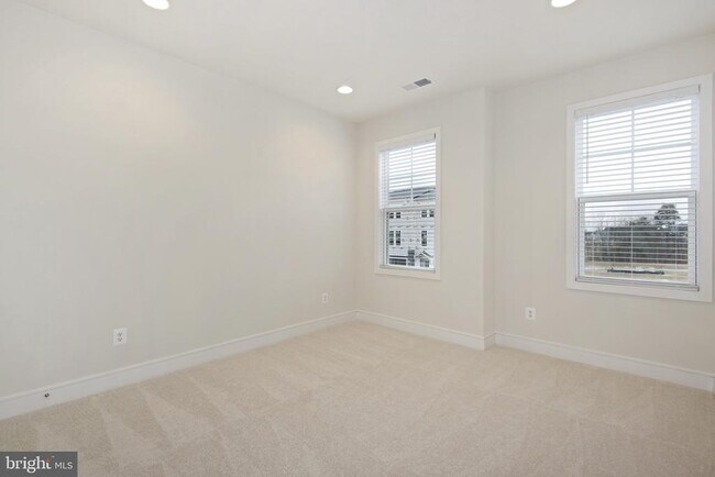 Building Photo - 120 Choke Cherry Ct