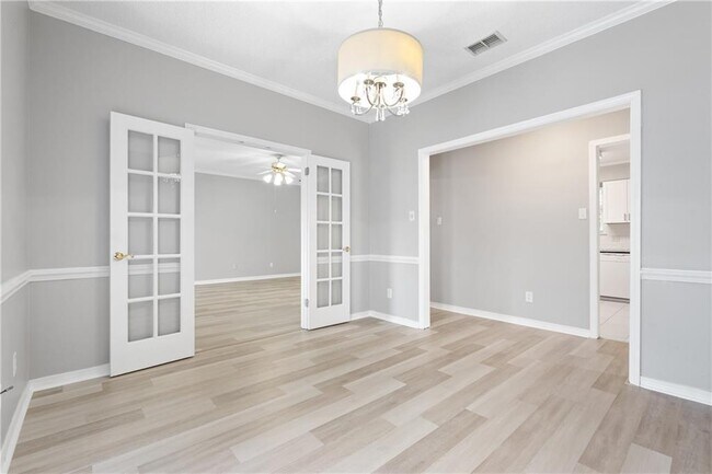 Building Photo - 408 Lakeview Dr W
