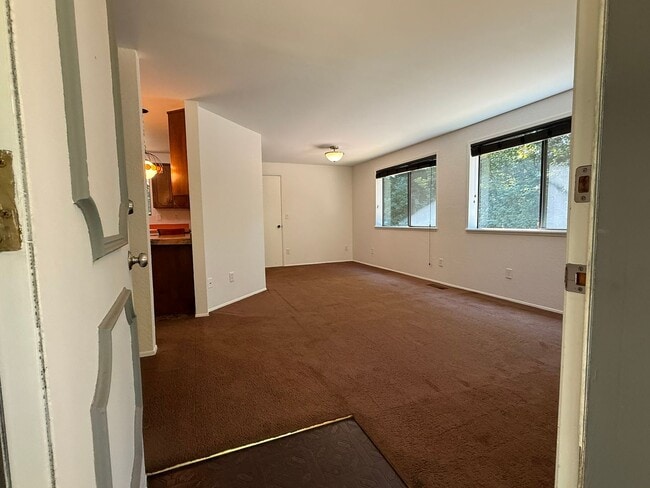 Building Photo - 2Bd/1.75Ba Issaquah Home