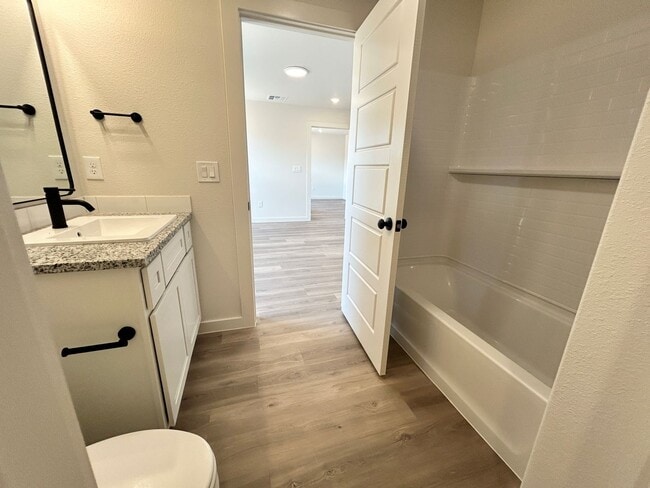 Building Photo - Brand new 3Bed/2Bath Available