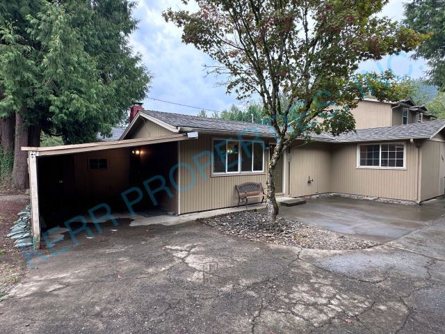 Primary Photo - 775 SE Roberts Ave
