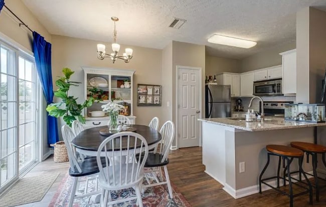 Building Photo - 8430 Charbay Cir