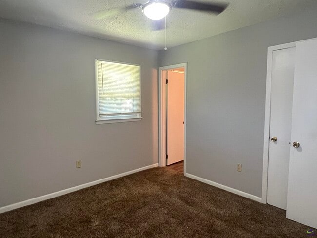 Building Photo - 211 Laverne Dr