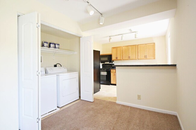 Building Photo - Dog-Friendly Villas at Southern Ridge Apar...